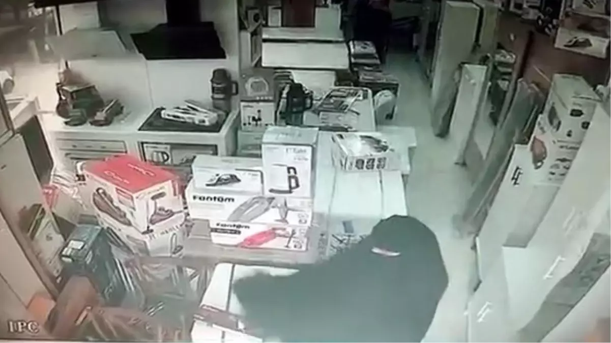 Avcılar'da Beyaz Eşya Mağazasından Hırsızlık