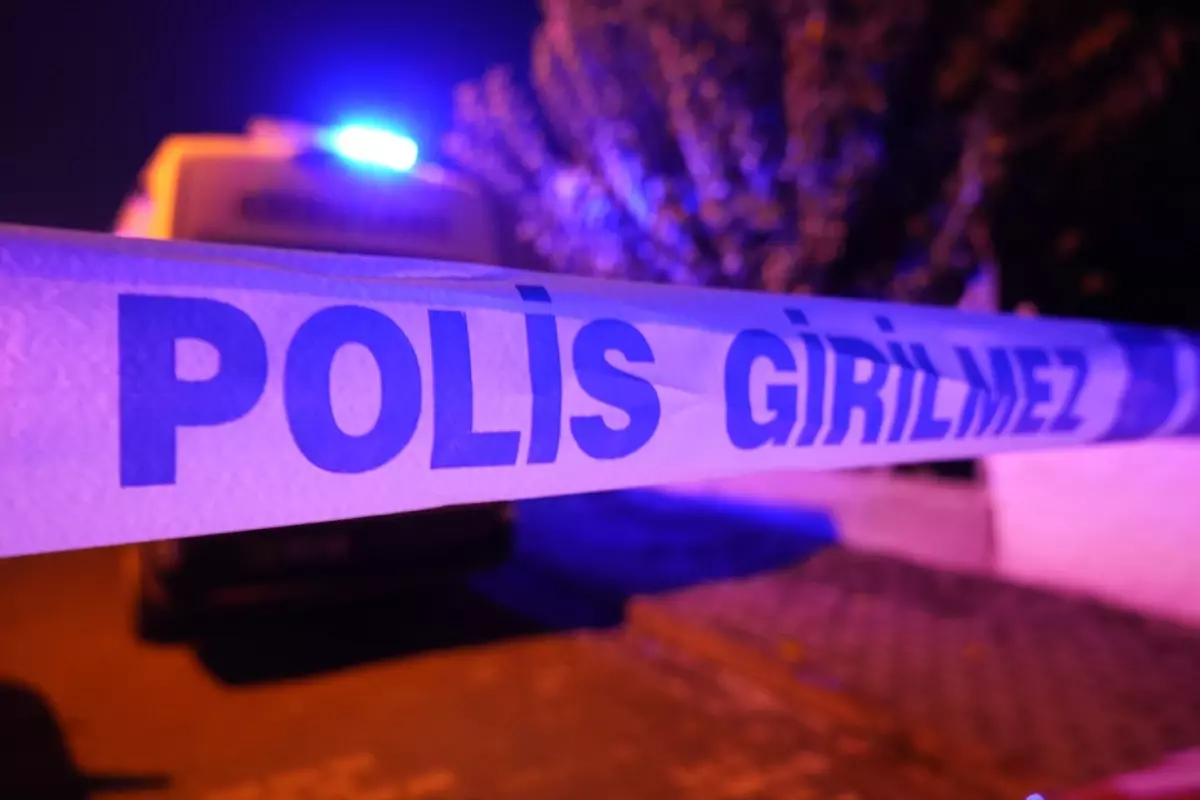 Babasını pompalı tüfekle katletti, kendini cesetle eve kilitledi