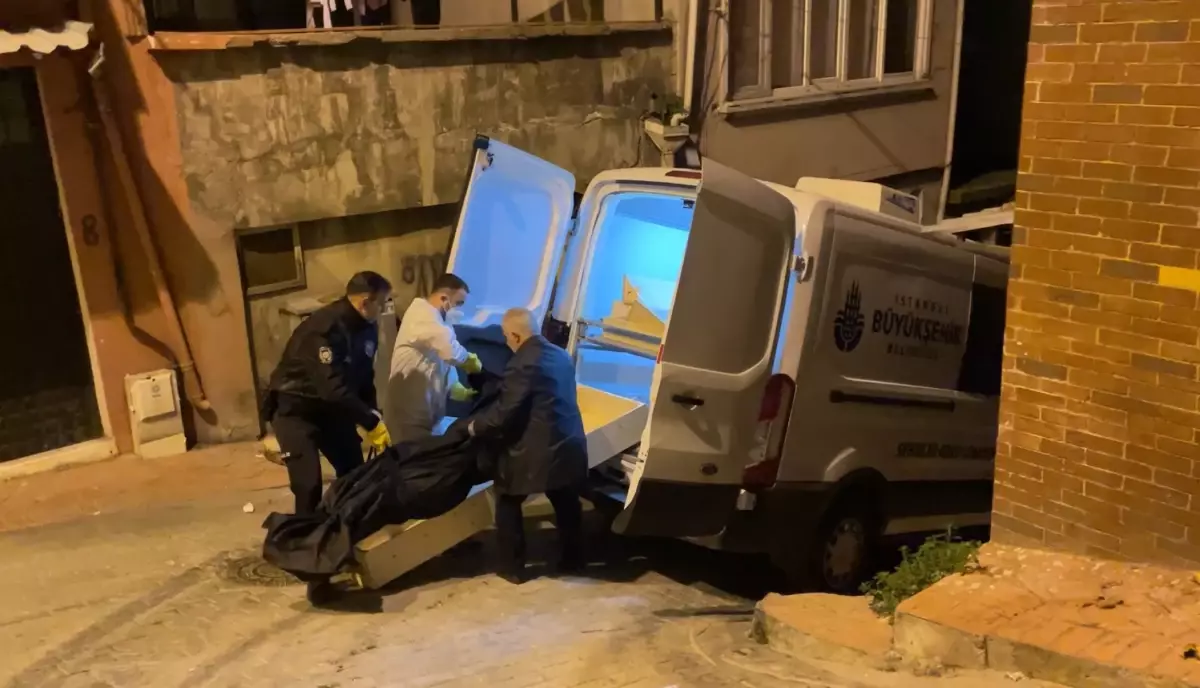 Beyoğlu'nda yalnız yaşayan Angolalı kadın yatak odasında ölü bulundu
