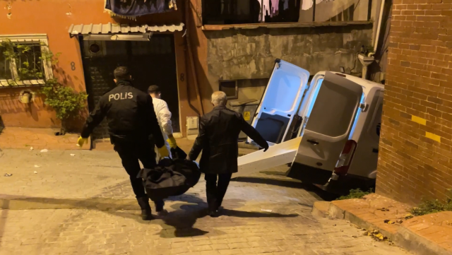 Beyoğlu'nda yalnız yaşayan Angolalı kadın yatak odasında ölü bulundu Beyoğlu'nda yalnız yaşayan Angolalı kadın yatak odasında ölü bulundu