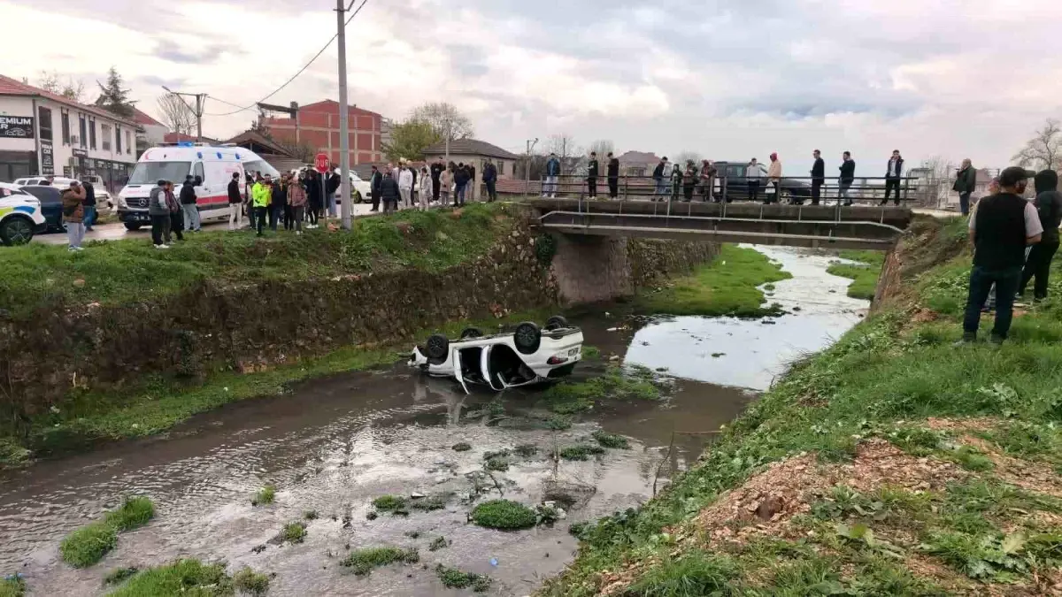 Bursa'da otomobil dere yatağına uçtu: 3 yaralı