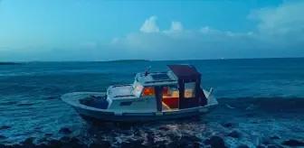 Çanakkale'de karaya oturan teknedeki 2 kişi kurtarıldı