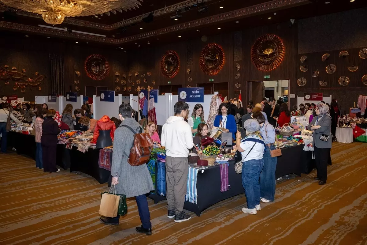 Dışişleri Mensupları Eşleri Dayanışma Derneği, başkentte geleneksel DMEDD Kermesi düzenledi
