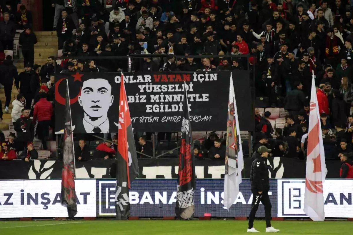 Es-Es taraftarı hava şehidi Emre Mercan'ı unutmadı