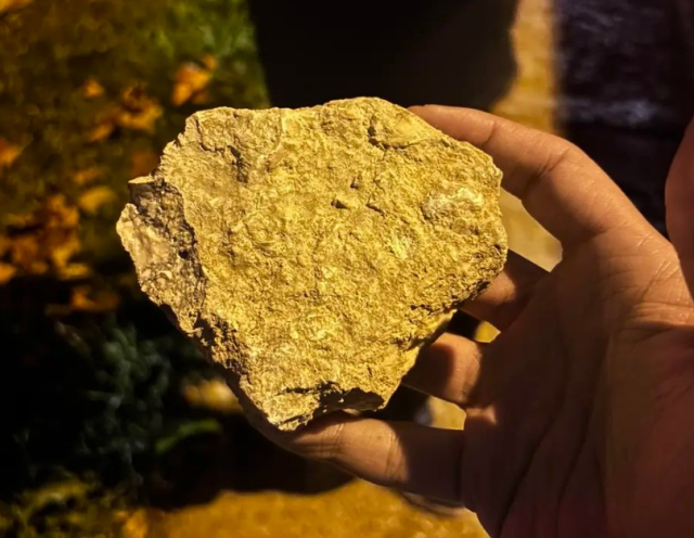 Galatasaray otobüsüne taşlı saldırı Galatasaray otobüsüne taşlı saldırı