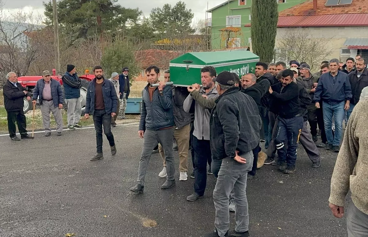 Isparta'da dağlık alanda ölü bulunan çoban toprağa verildi