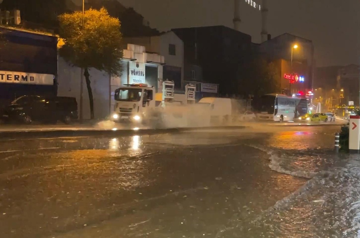 İstanbul'da sağanak etkili oldu