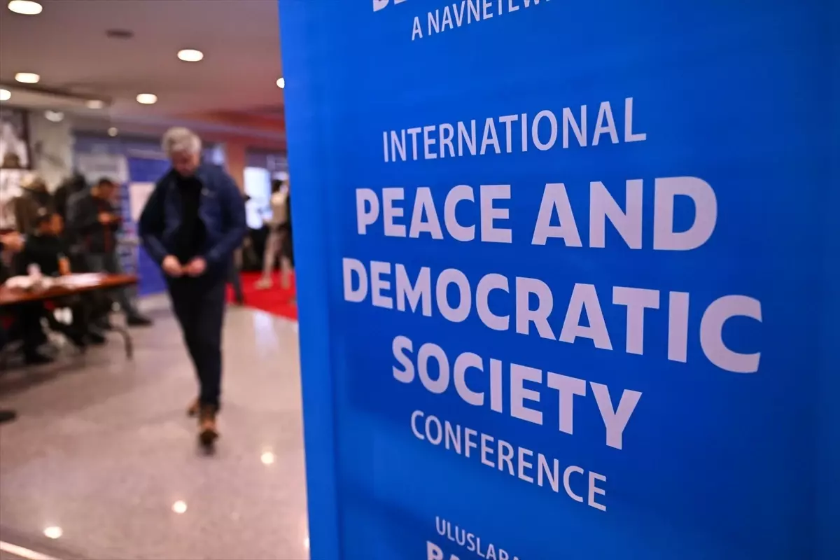 İstanbul'da Uluslararası Barış ve Demokratik Toplum Konferansı ikinci gününde sürüyor