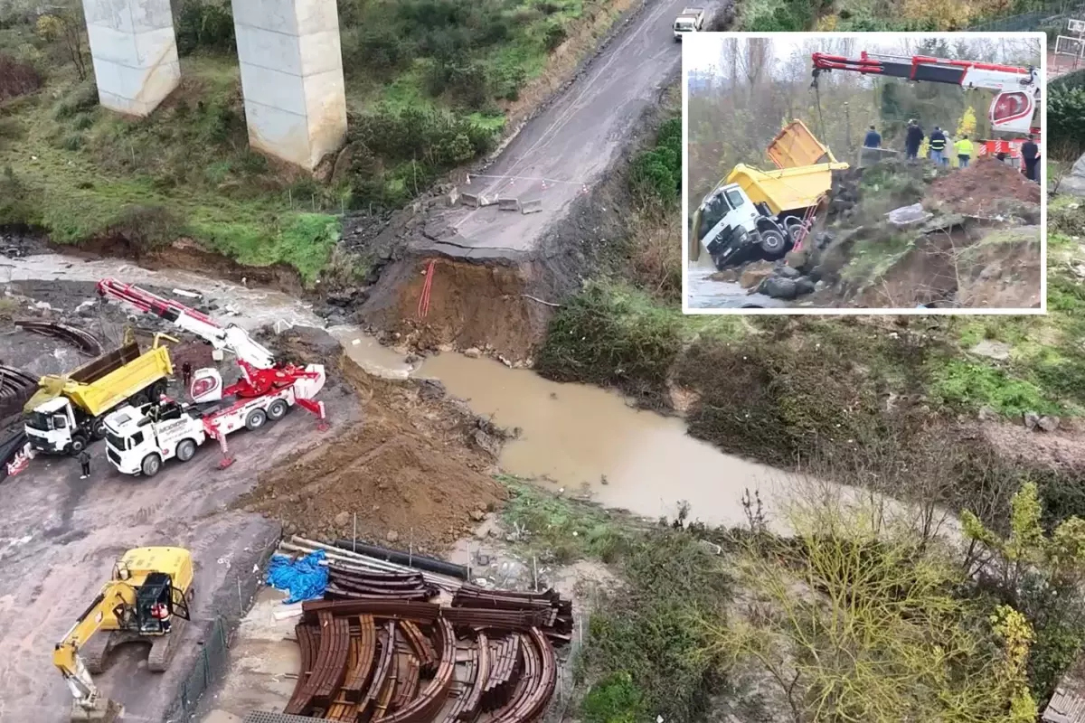 İstanbul'da sağanak faciası! Yol çöktü, araçlar dereye uçtu
