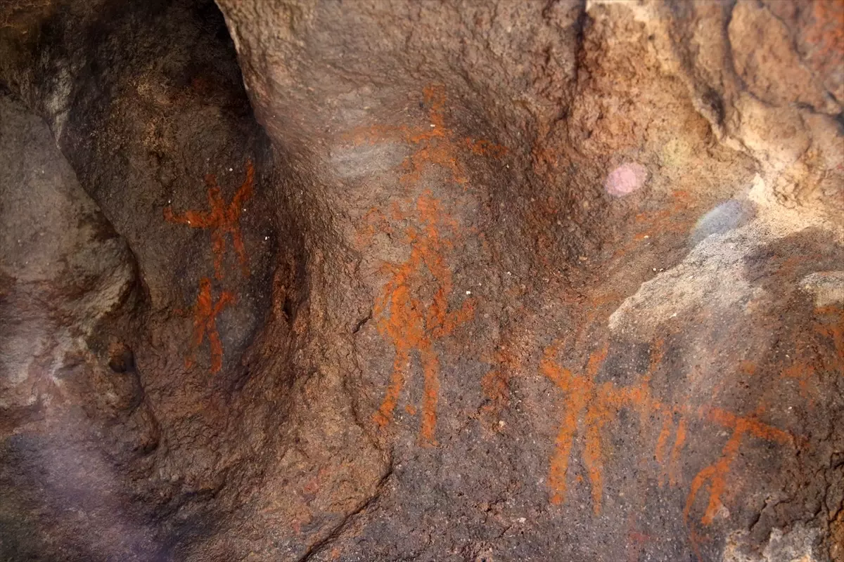 Kayseri'de Neolitik Çağ'a ait olduğu değerlendirilen insan figürlü kaya resimleri keşfedildi