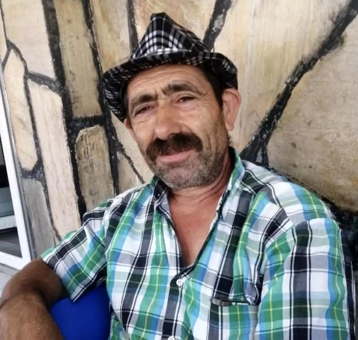 Komşusuna ağaç kesiminde yardım ederken hayatını kaybetti