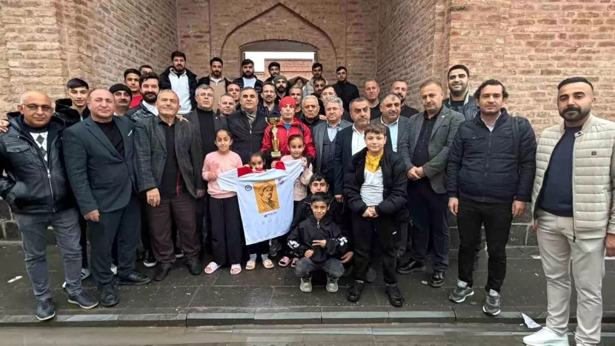 "Melaye Ciziri" anısına 51 kilometre koştu