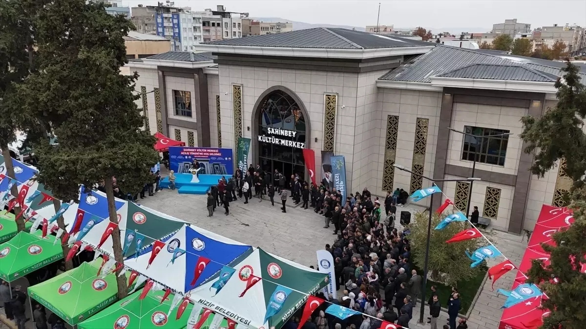 Nizip'te Şahinbey Kültür Merkezi'nin açılışı yapıldı