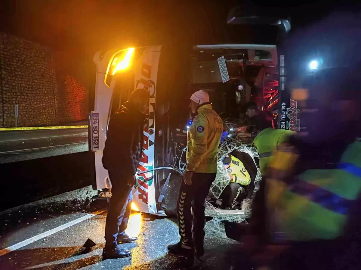 Osmaniye'de yolcu otobüsü devrildi: 3 yaralı