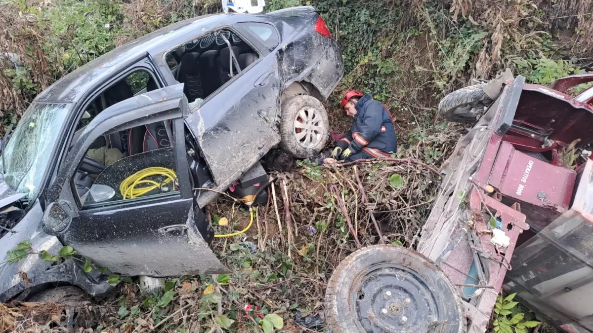 Otomobille çarpışan 3 tekerlekli motosikletteki çift yaşamını yitirdi