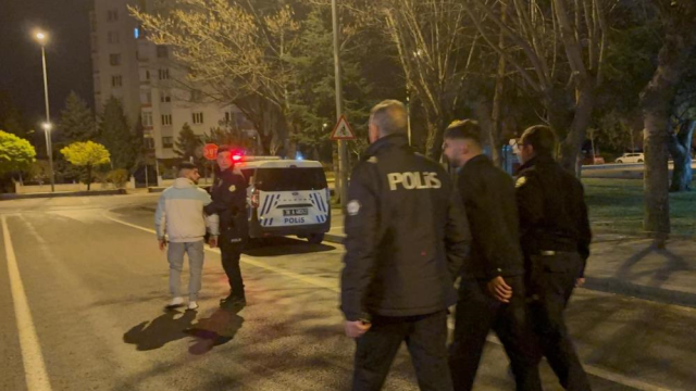 Pencereden çarşafla inerken gören hırsız sandı, gerçek çok başka çıktı Pencereden çarşafla inerken gören hırsız sandı, gerçek çok başka çıktı