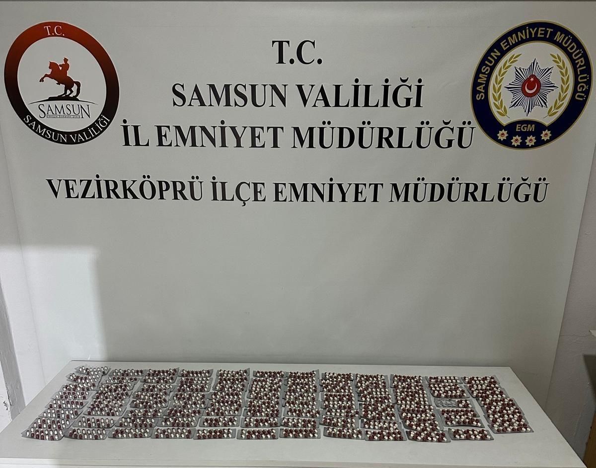 Samsun'da bir araçta 1308 sentetik uyuşturucu hap bulundu