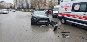 Seydişehir'de iki otomobilin çarpışması sonucu 3 kişi yaralandı