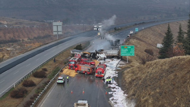 Three trucks collided on the TAG Highway! A fire broke out in the vehicles