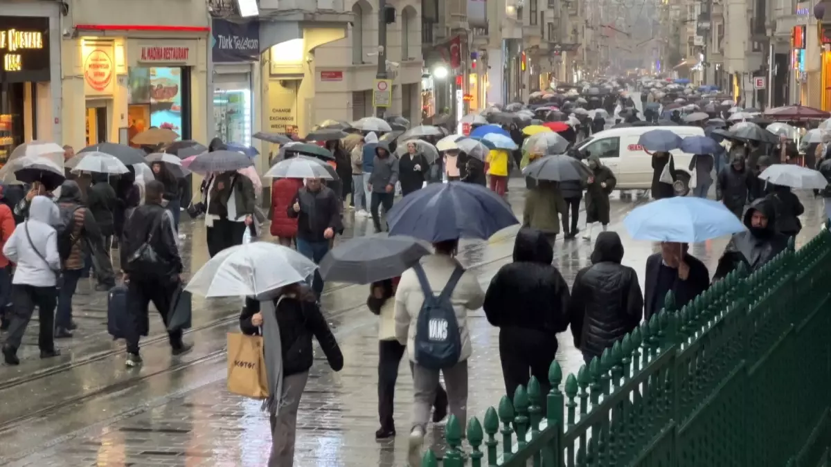 İstanbul'da Sağanak Yağış Etkisini Arttırıyor