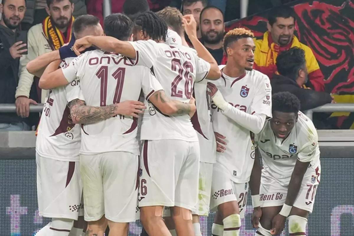 Trabzonspor'da 2 yıldız futbolcu Beşiktaş maçında cezalı duruma düştü