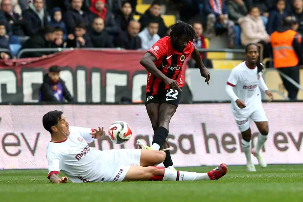 Trendyol Süper Lig: Gençlerbirliği: 1 Fatih Karagümrük: 0 (İlk yarı)