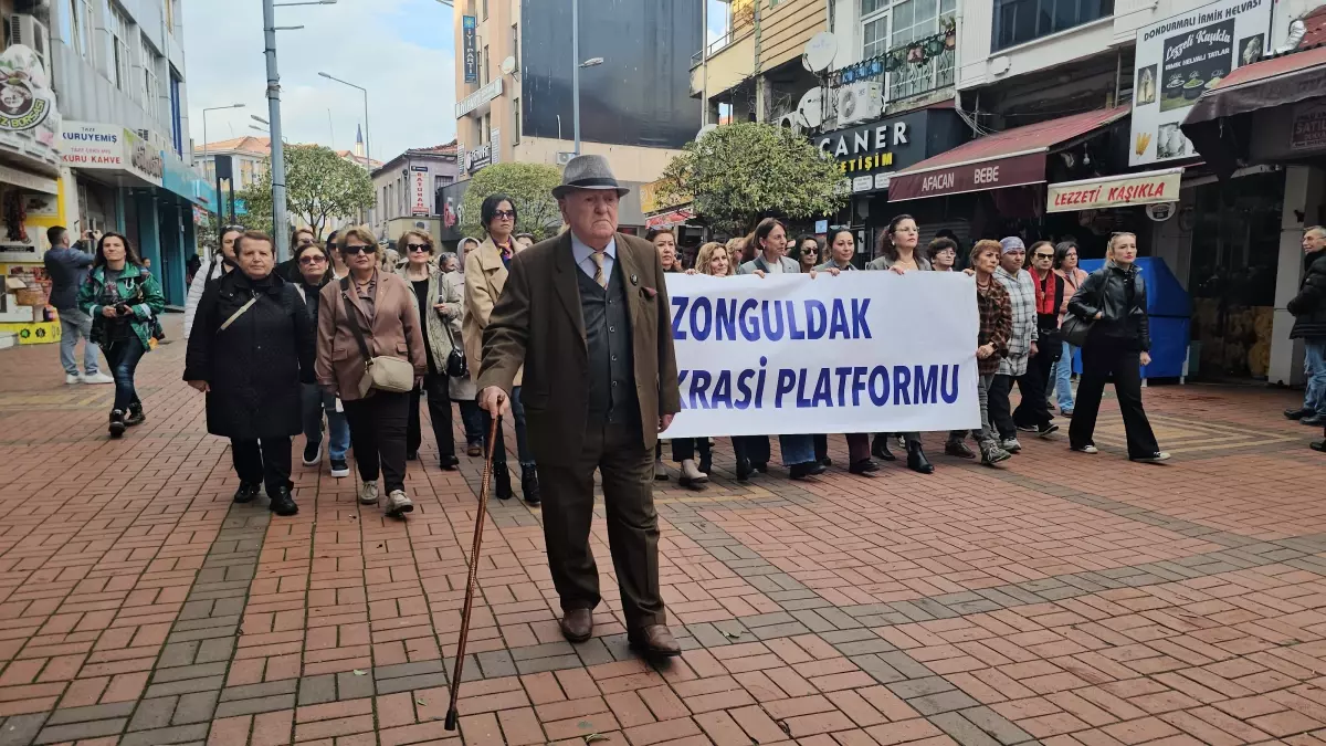 Zonguldak'ta kadın cinayetlerine tepki yürüyüşü