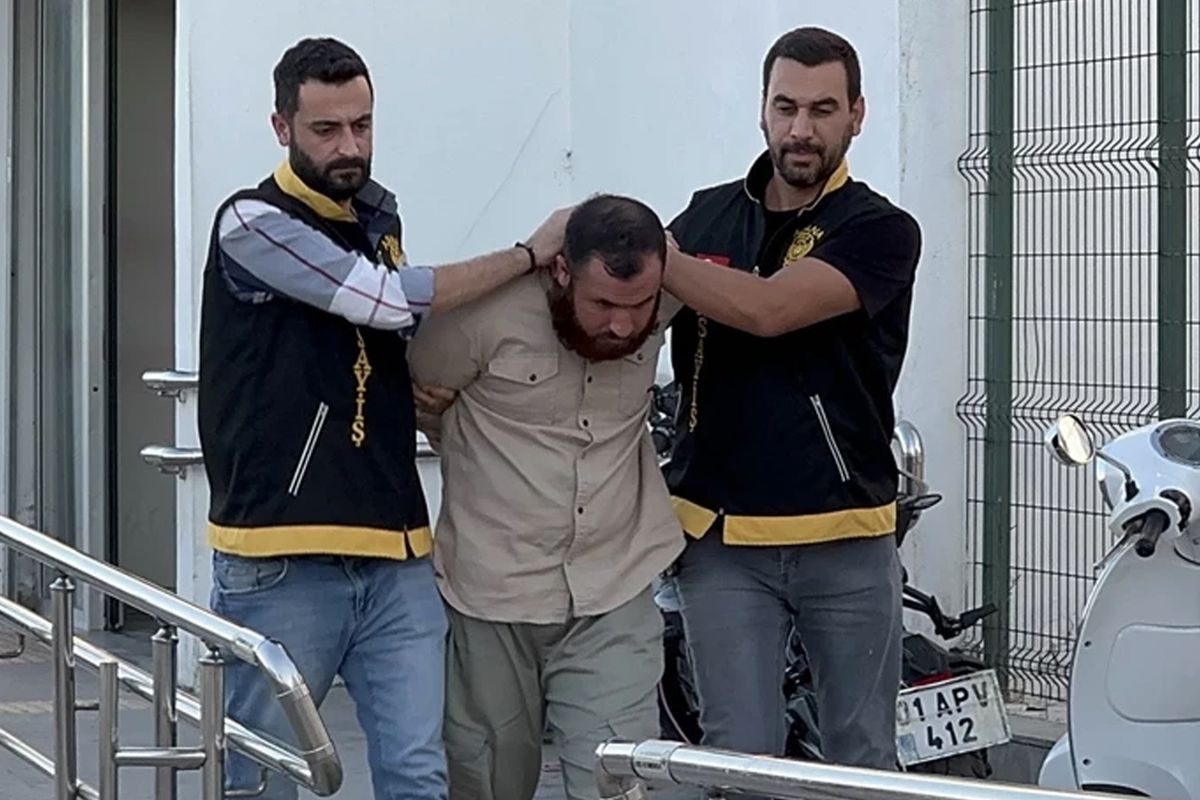Uykuda ailesini katleden sanık: Bacağıma dinleme cihazı takıldı