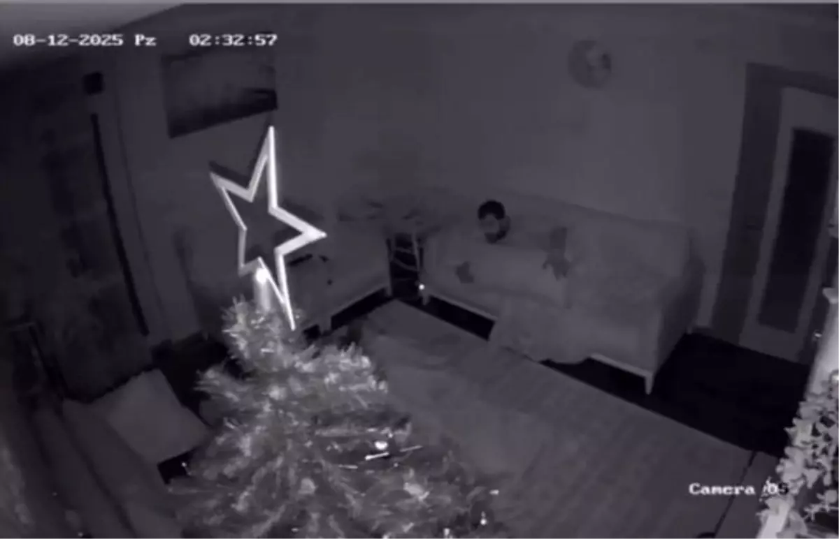 Antalya 4.3 ile sallandı, deprem anı güvenlik kamerasına yansıdı