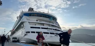 'Astoria Grande' kruvaziyeri, yılın son seferinde Rusya'dan 611 yolcusuyla Amasra'ya geldi