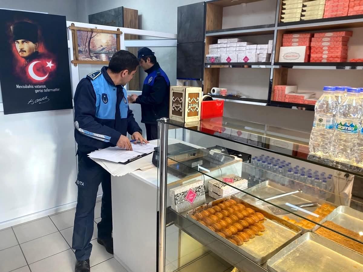 Babaeski'de tatlı üretimi ve satışı yapan iş yerleri denetlendi