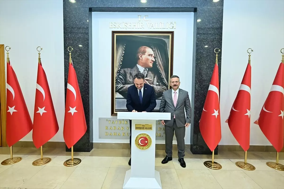 Bakan Yardımcısı Eminoğlu, Eskişehir Valisi Aksoy'u ziyaret etti
