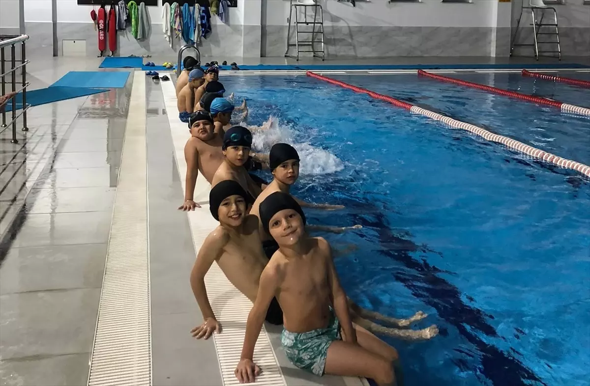 Beypazarı ilçesinde çocuk ve gençlere yönelik yüzme kursu devam ediyor