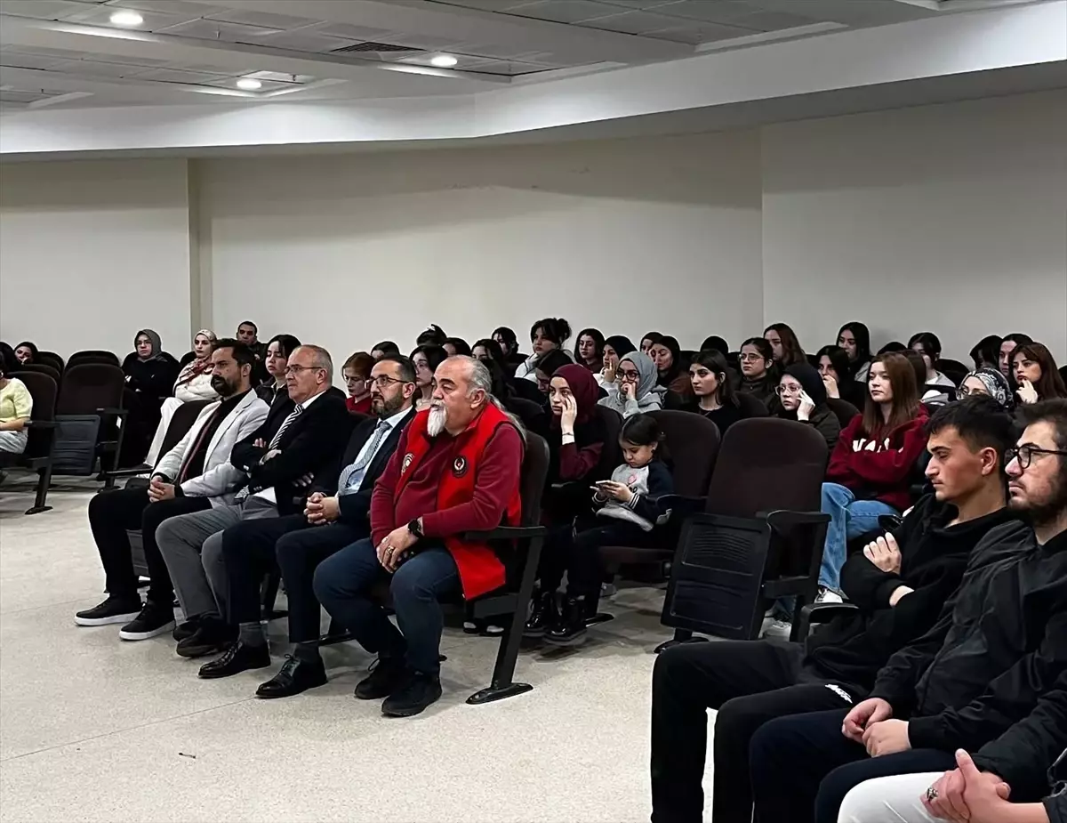 Beypazarı ilçesinde polis ekipleri yurtta kalan öğrencilerle bir araya geldi