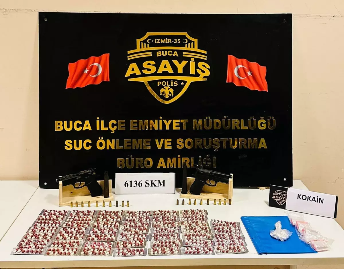 Buca'da uyuşturucuyla yakalanan 5 şüpheliye gözaltı