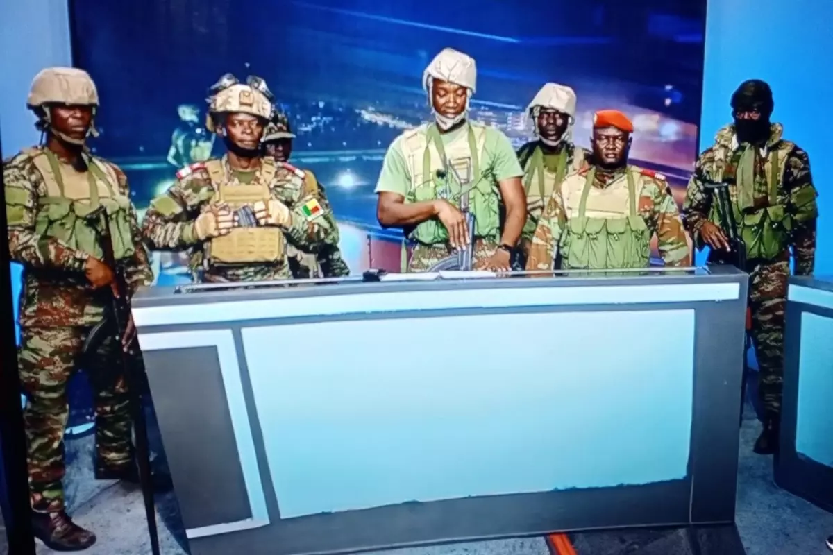 Darbe girişiminde sıcak gelişme! 4 ülke asker gönderdi, savaş uçakları havadan vurdu