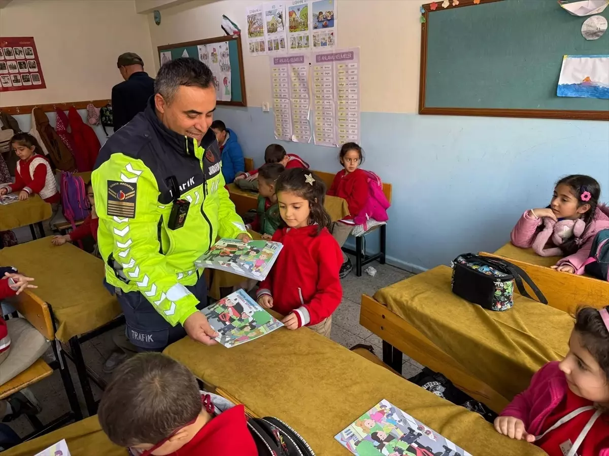 Doğanşehir'de ilkokul öğrencilerine trafik eğitimi
