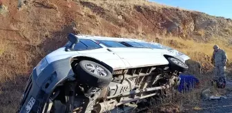 Erzurum'da öğretmenleri taşıyan servis minibüsü devrildi, 1'i çocuk 7 kişi yaralandı
