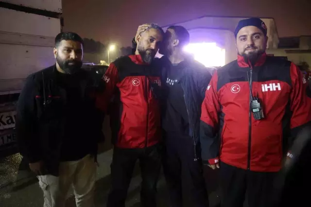 The rescue worker who found the missing child buried explained the moments: There were 7 stones as big as rocks on him