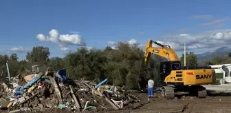 Fethiye sahilinde imara aykırı yapılar yıkılıyor