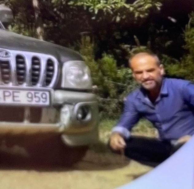 He found his friend, whom he invited to his shop to avoid the cold, dead in the morning