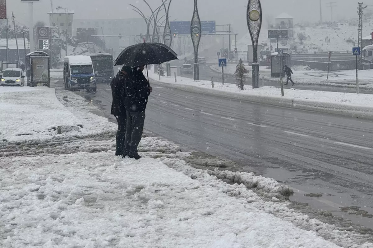 İllerden peş peşe haberler! Çok sayıda yol ulaşıma kapandı