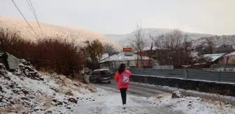 Karlıova'da kar yağdı