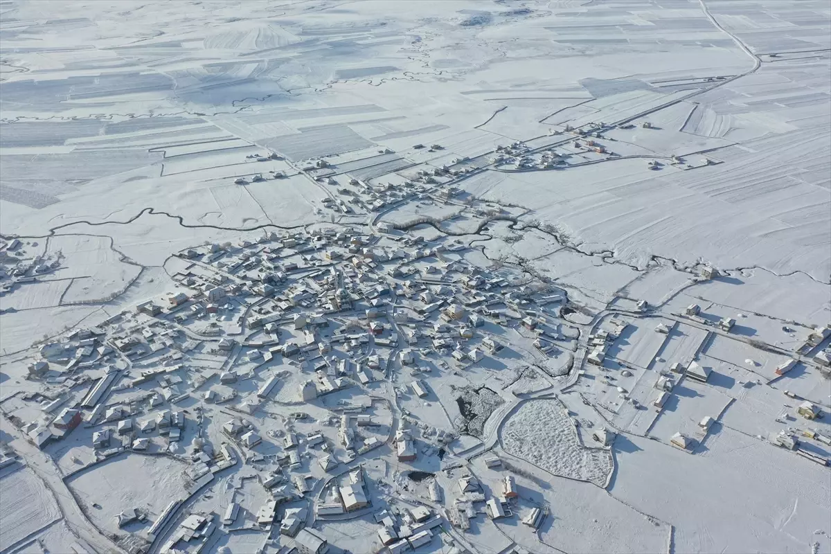 Kars'ta karla kaplanan köyler dronla görüntülendi