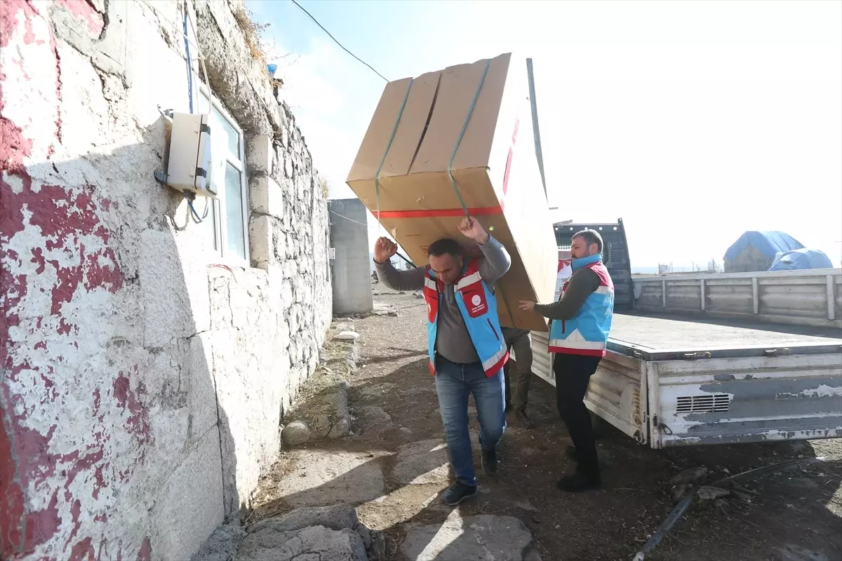 Kars'ta yeni evlenen çiftlere 6 ay kira ve 200 bin lira eşya desteği