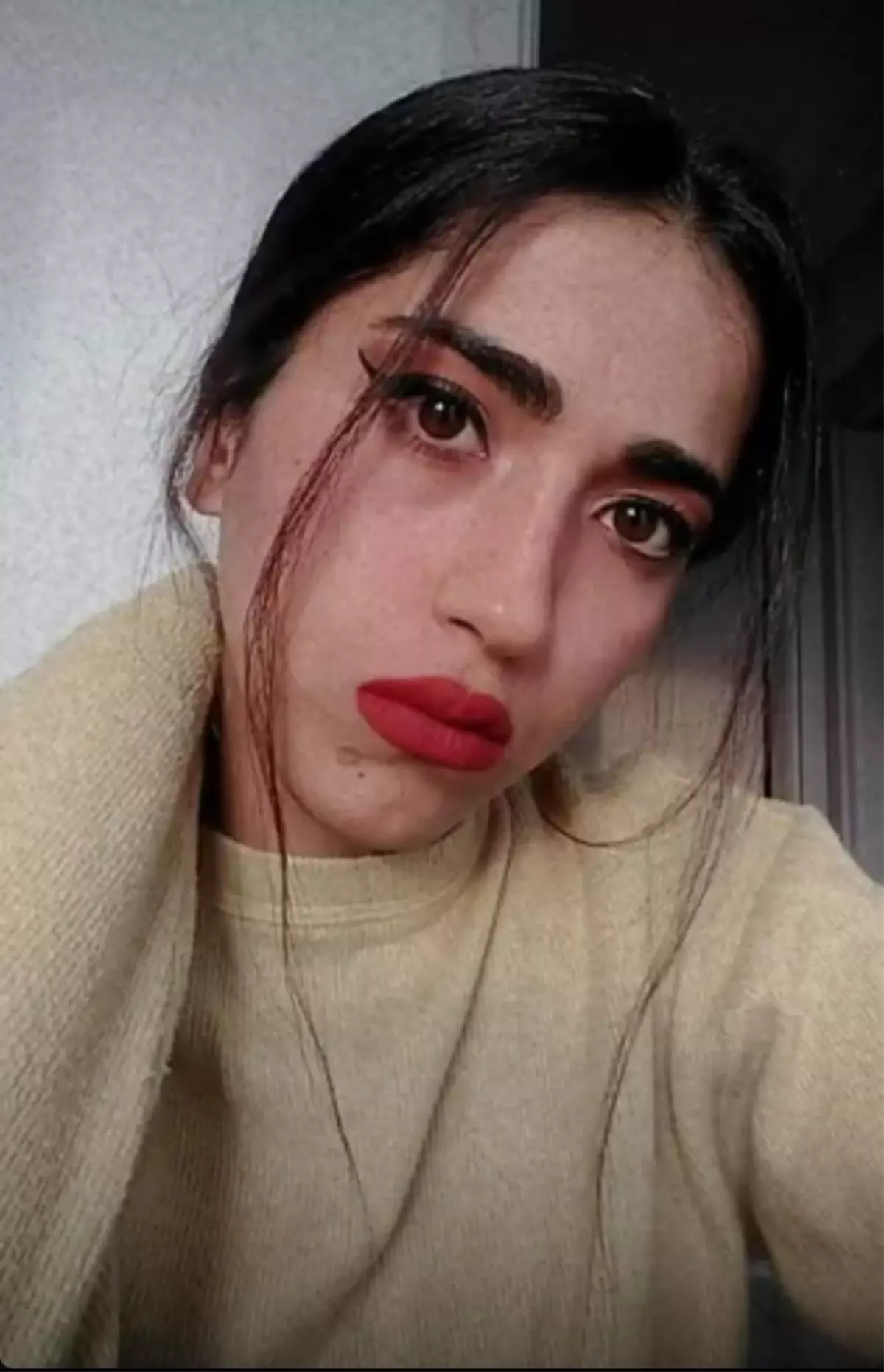 Karaman'da Motosikletle Okul Servis Minibüsü Çarpıştı: 23 Yaşındaki Genç Kız Hayatını Kaybetti