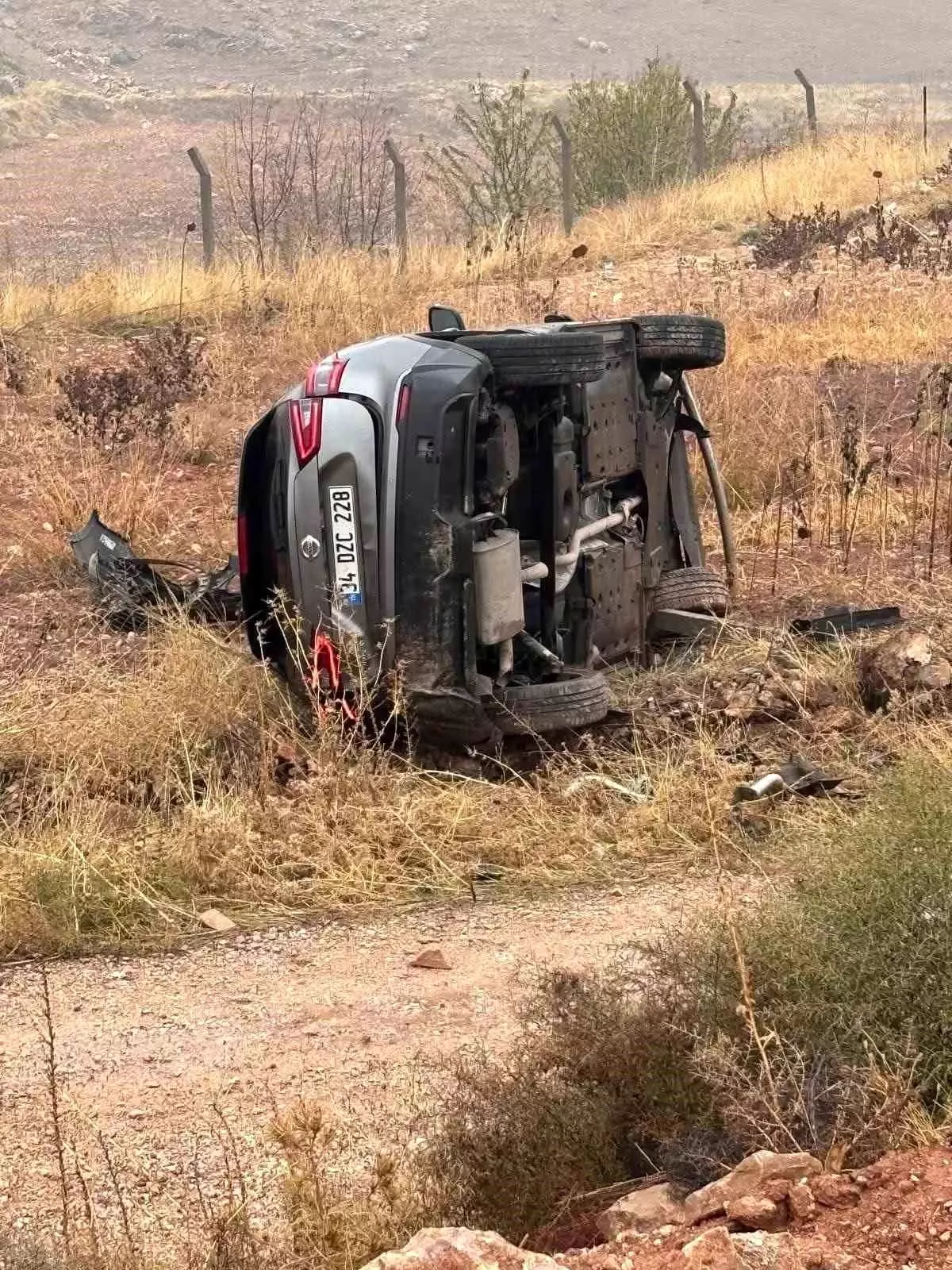 Kurtalan'da devrilen otomobilin sürücüsü yaralandı