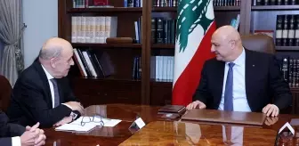 Lübnan Cumhurbaşkanı Avn, Macron'un Özel Temsilcisi Le Drian'ı kabul etti