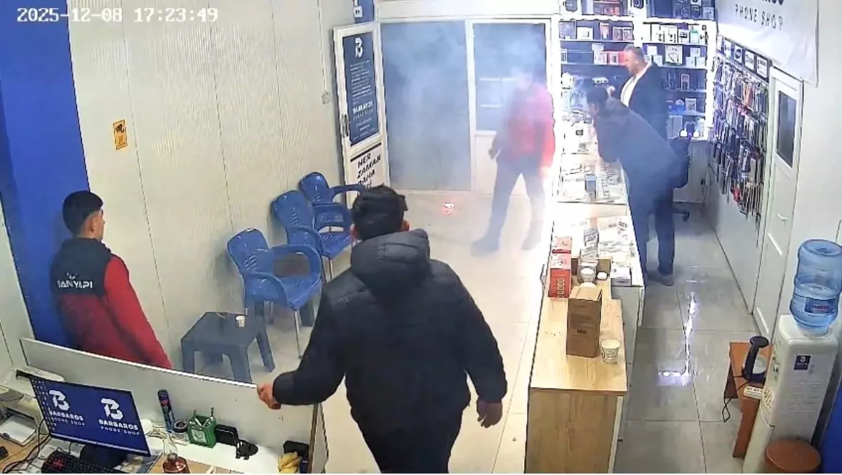 Mardin'de cep telefonu tamir sırasında alev aldı