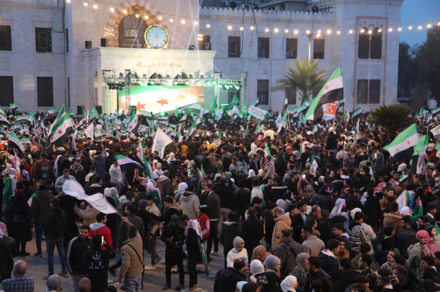 meydanlara akin ettiler suriye de 1 yil coskusu 19336838 3415 m